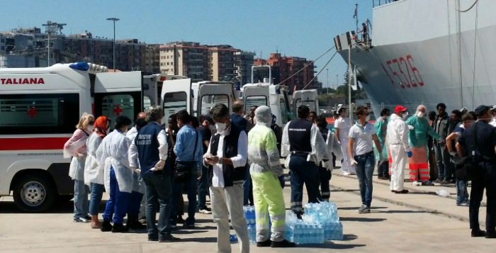 Reggio, sono arrivati i 250 migranti