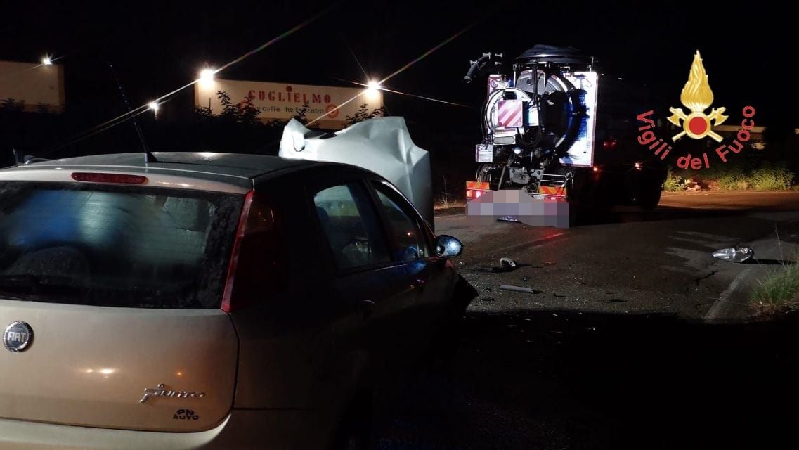 Scontro tra una Punto e un autospurgo: un ferito a Stalettì