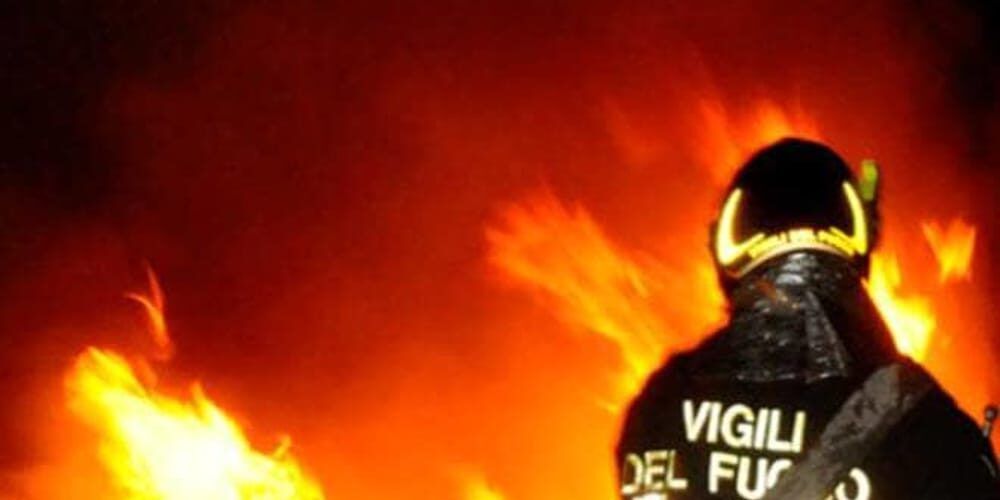 Beccato mentre appiccava incendio, arrestato piromane seriale