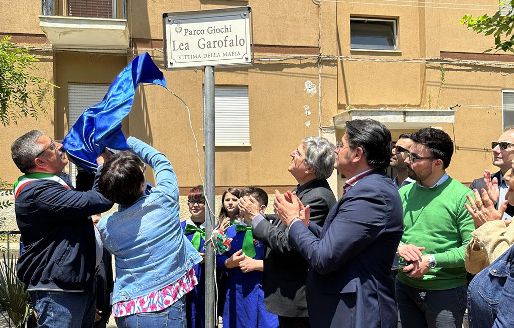 Cassano, a Lea Garofalo il parco giochi comunale