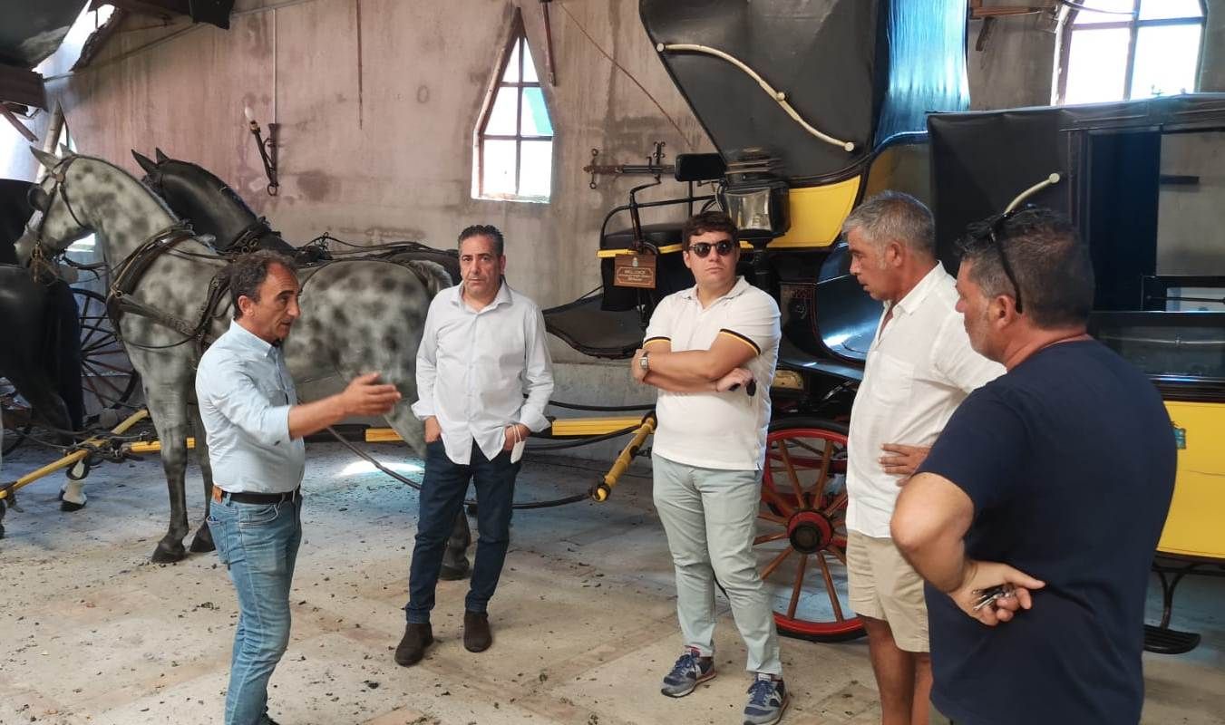 Incendi, il sopralluogo di Abramo al podere delle carrozze di Siano. «Accertati i danni»