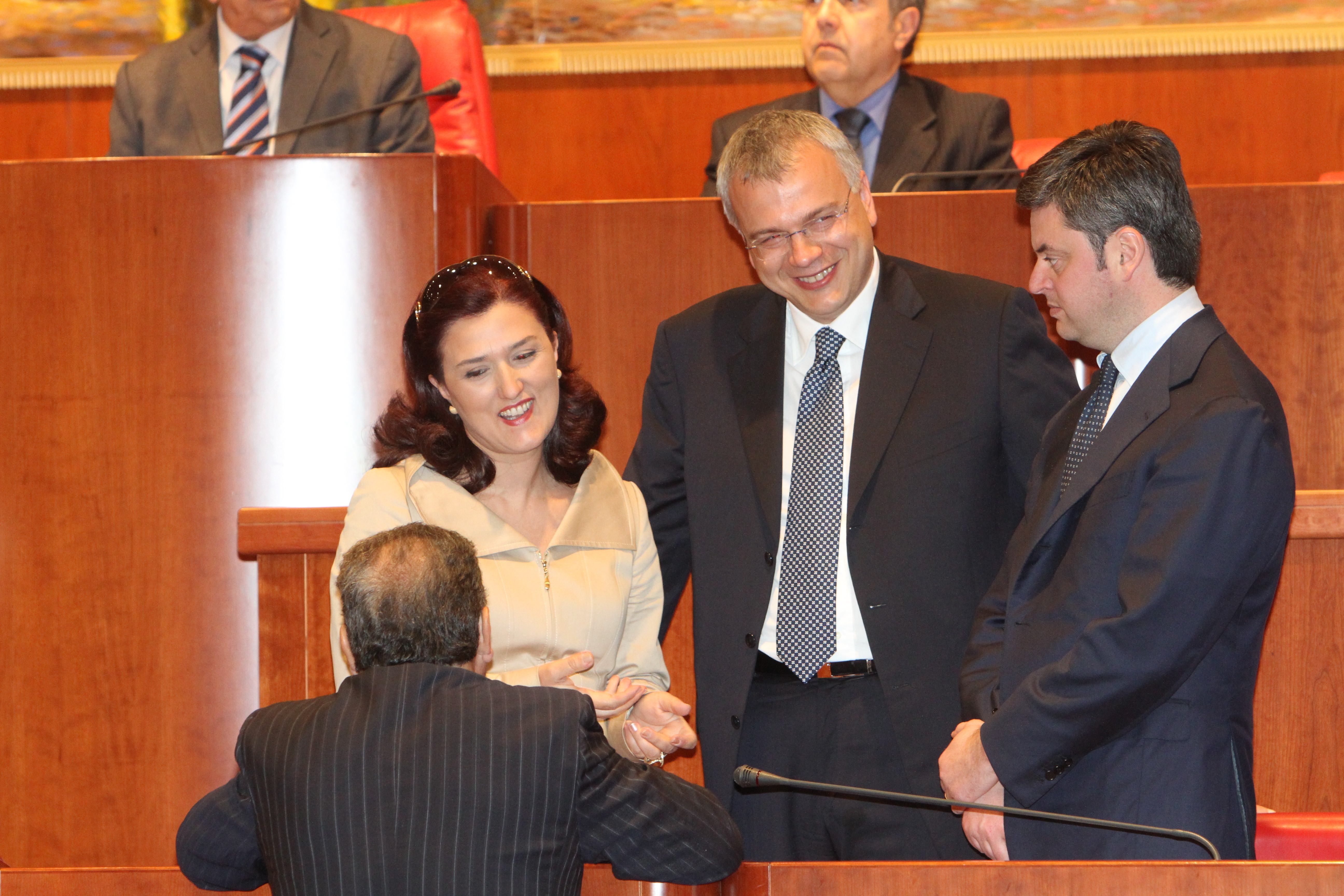 La maggioranza non molla il Consiglio