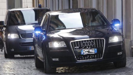 Benefit aggiuntivi per i super manager. Le auto blu li accompagneranno fino a casa (andata e ritorno)