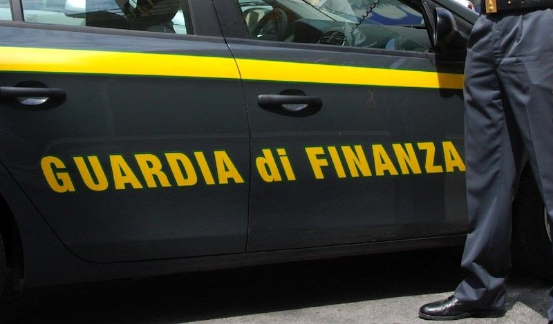 Catanzaro, sequestrati più di 3mila prodotti contraffatti