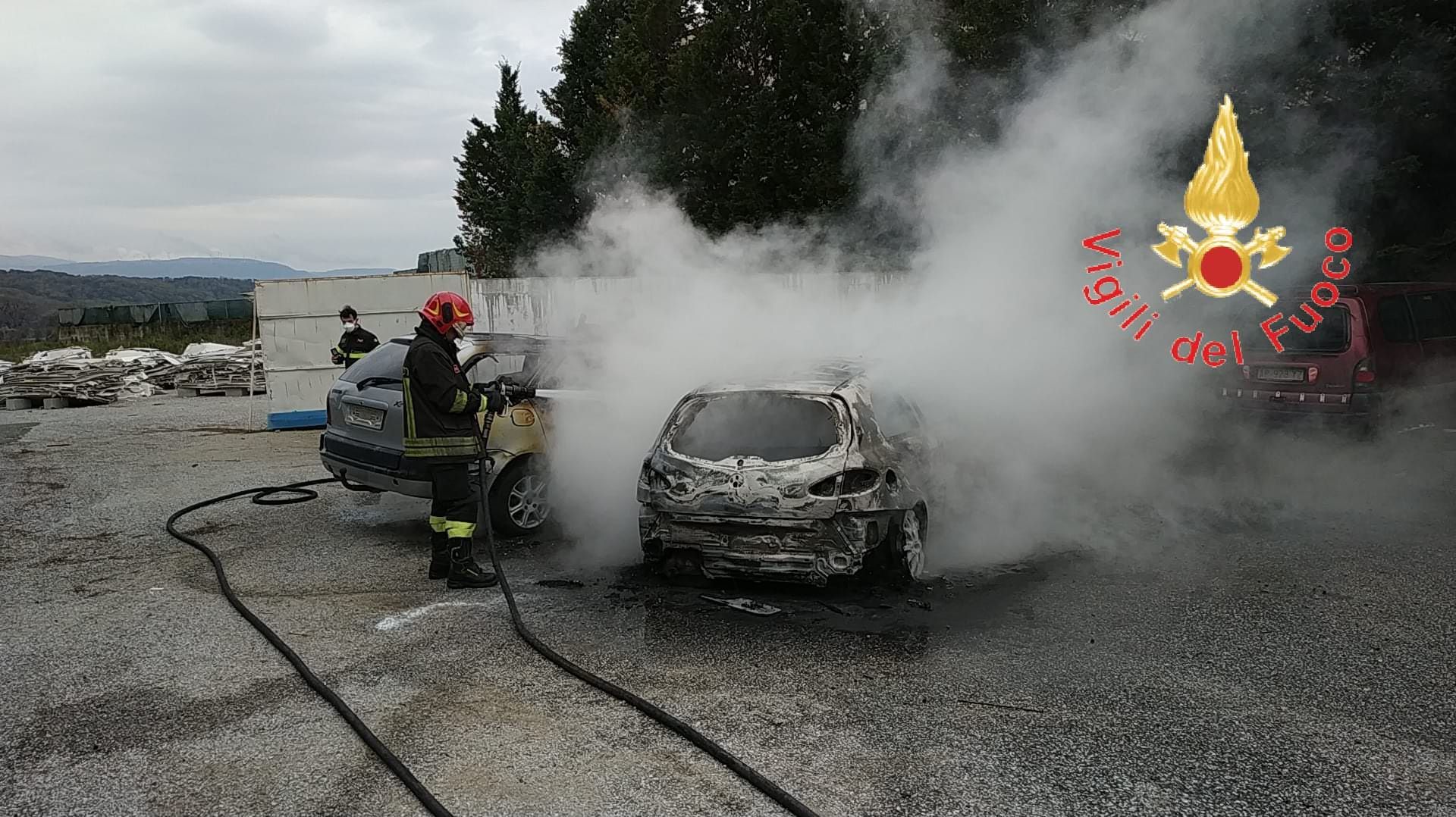 Feroleto Antico, in fiamme due auto – VIDEO