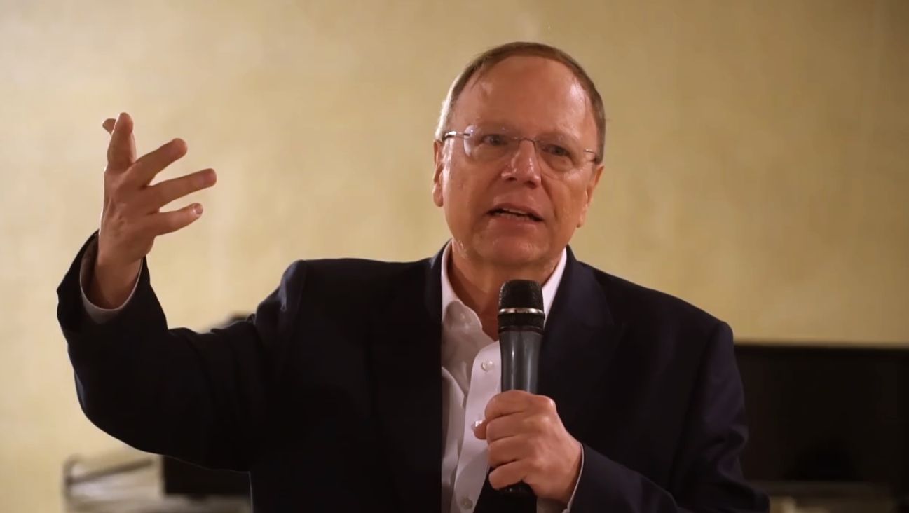 Paola, la “calabresità” di Gottlob paparazzato anche al supermercato