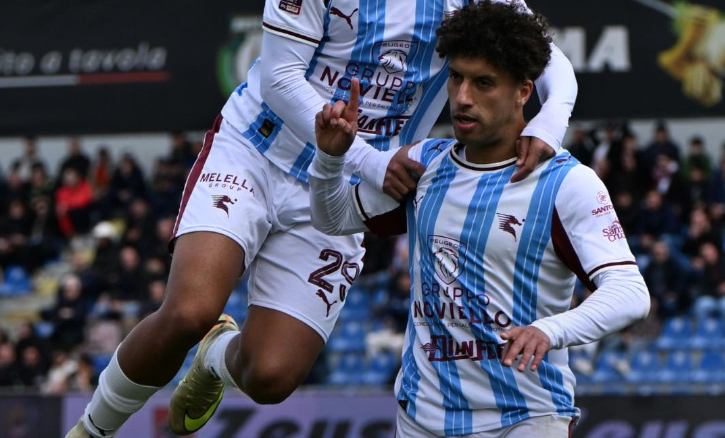 Crotone-Salernitana 0-1, per gli Squali sfuma il sogno aggancio: Achik decide allo Scida