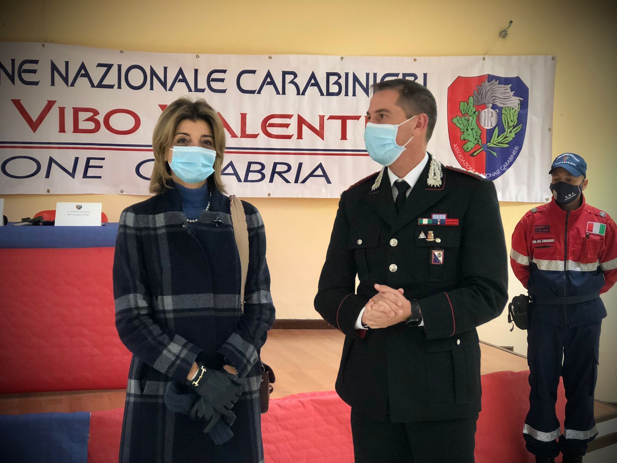Vibo, dal prefetto Lulli gli Attestati di Fedeltà ai soci dell’Associazione Nazionale Carabinieri