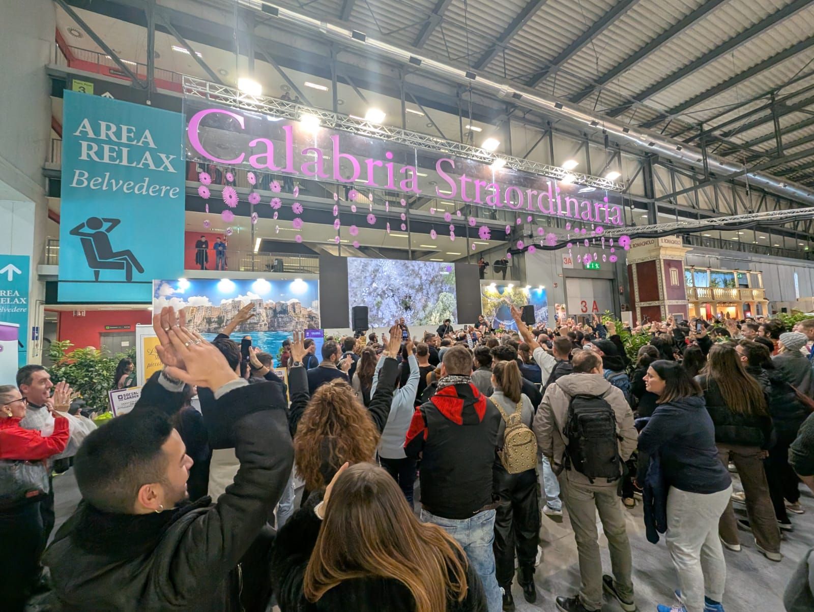 La Collettiva Calabria piace a tutti. Artigiani e artisti protagonisti alla «Fiera pop» di Milano