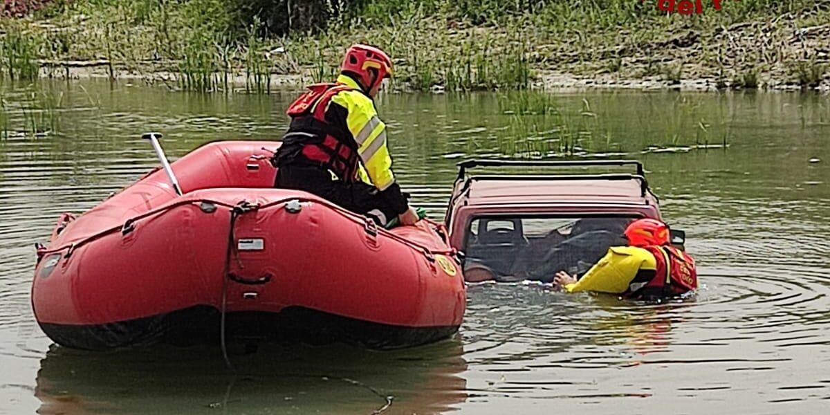 Cirò Marina, un’auto finisce nel fiume Lipuda: salvo il conducente – FOTO