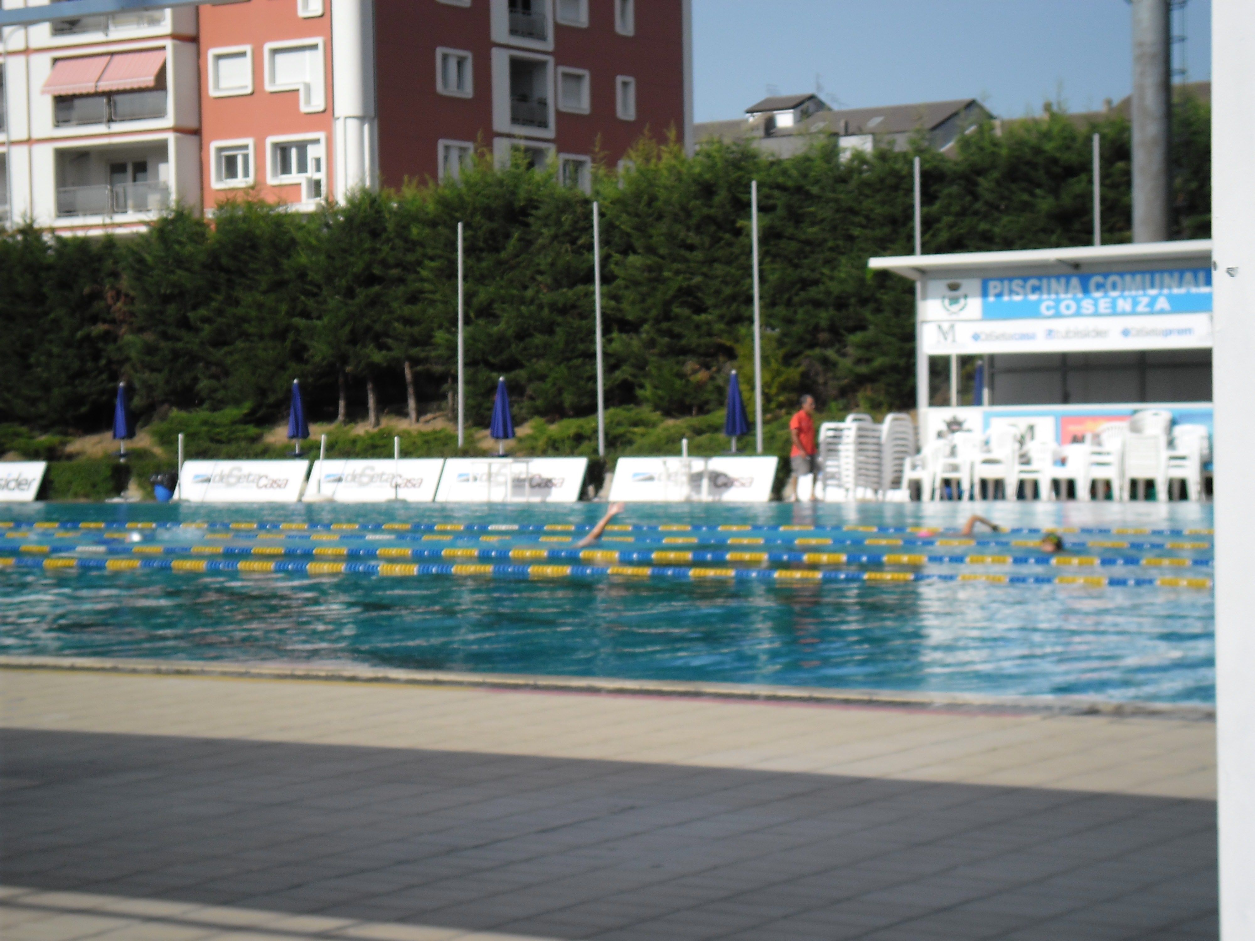 Bimbo morto in piscina, domani l'autopsia