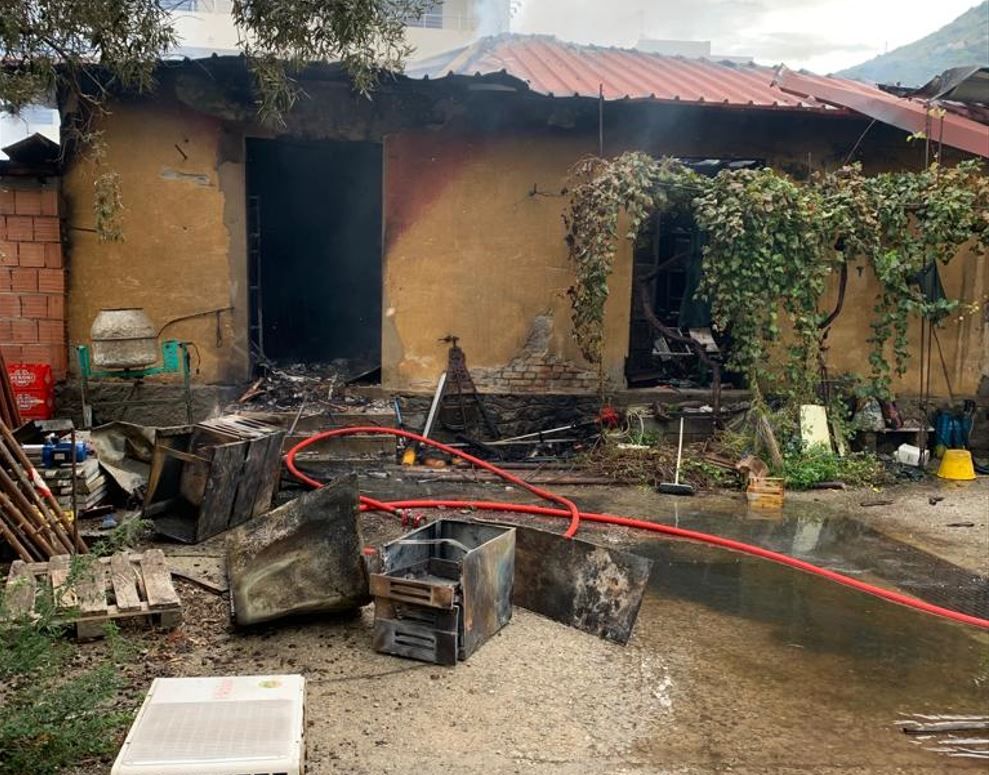 Esplosione in un deposito a Bagnara Calabra, un morto e un ferito grave – FOTO