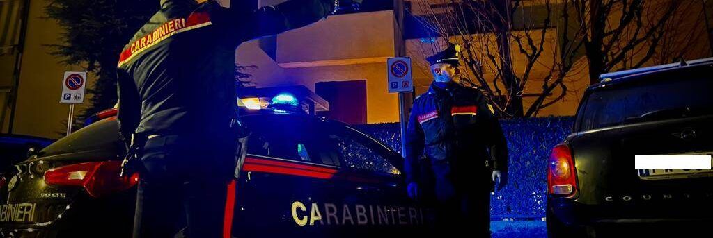 Il vicino di casa continua a bestemmiare, un 44enne lo accoltella