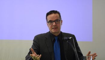 «Non compete alla politica stabilire chi va intervistato»