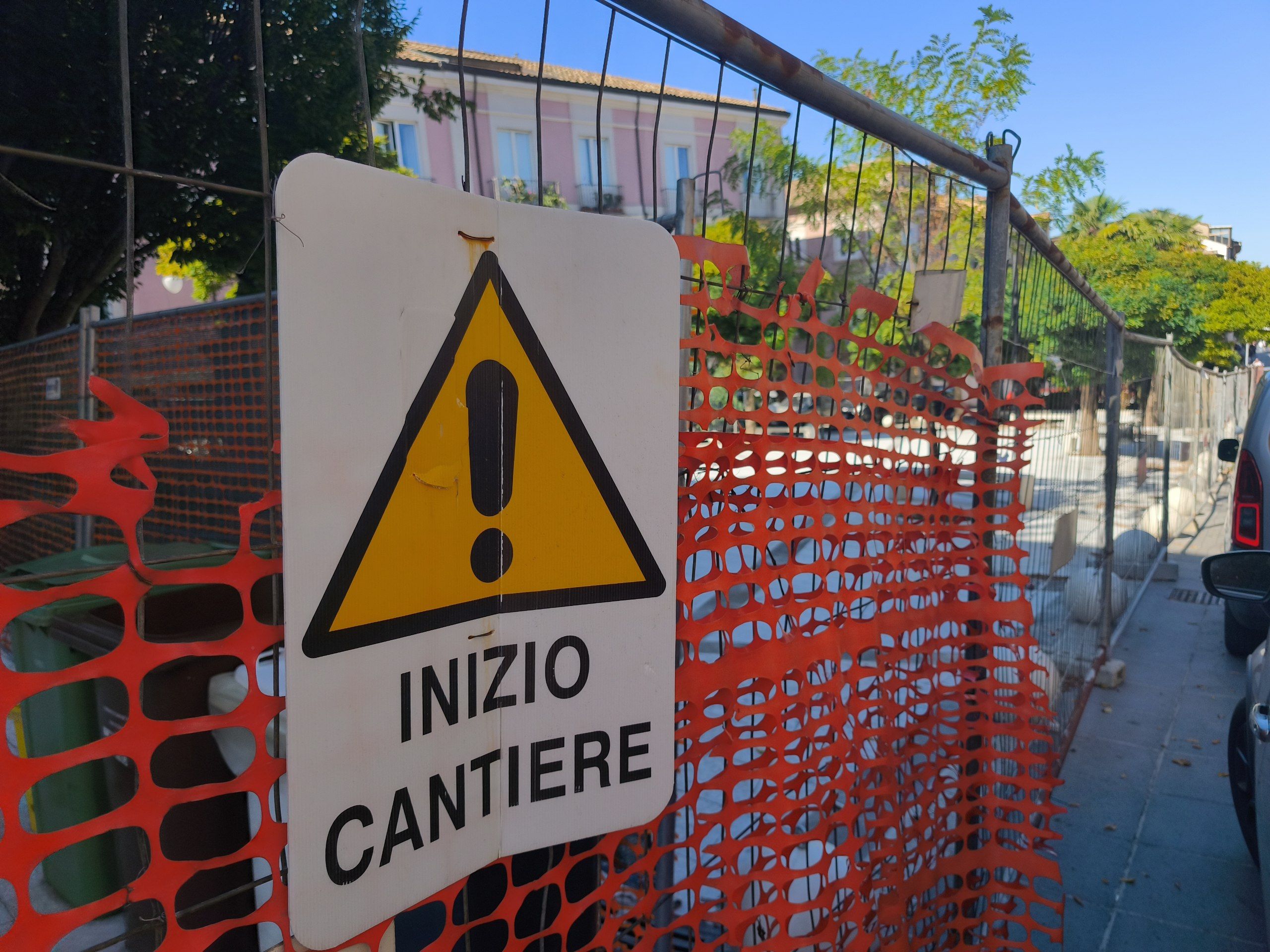 Vibo, Piazza Morelli ancora chiusa: i lavori finiti e la promessa (fraintesa) del sindaco Romeo