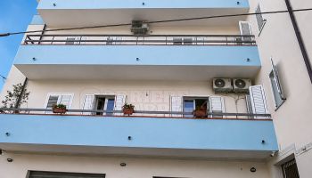 Lamezia, la “casa invisibile” nel fortino dei Torcasio diventata presidio sociale. «Si possono fare cose giuste a viso aperto»