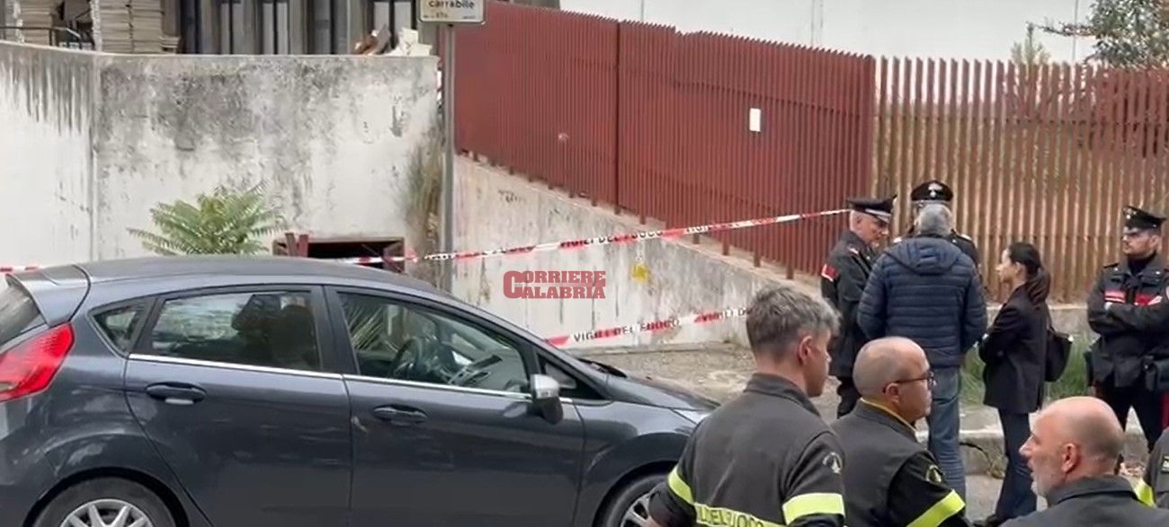 Cosenza, tenta di rubare cavi di rame nella cabina elettrica e muore folgorato – VIDEO