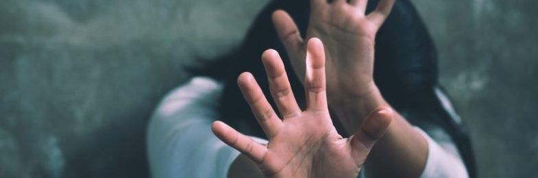 Perseguitava e minacciava la compagna, arrestato un 21enne a Crotone