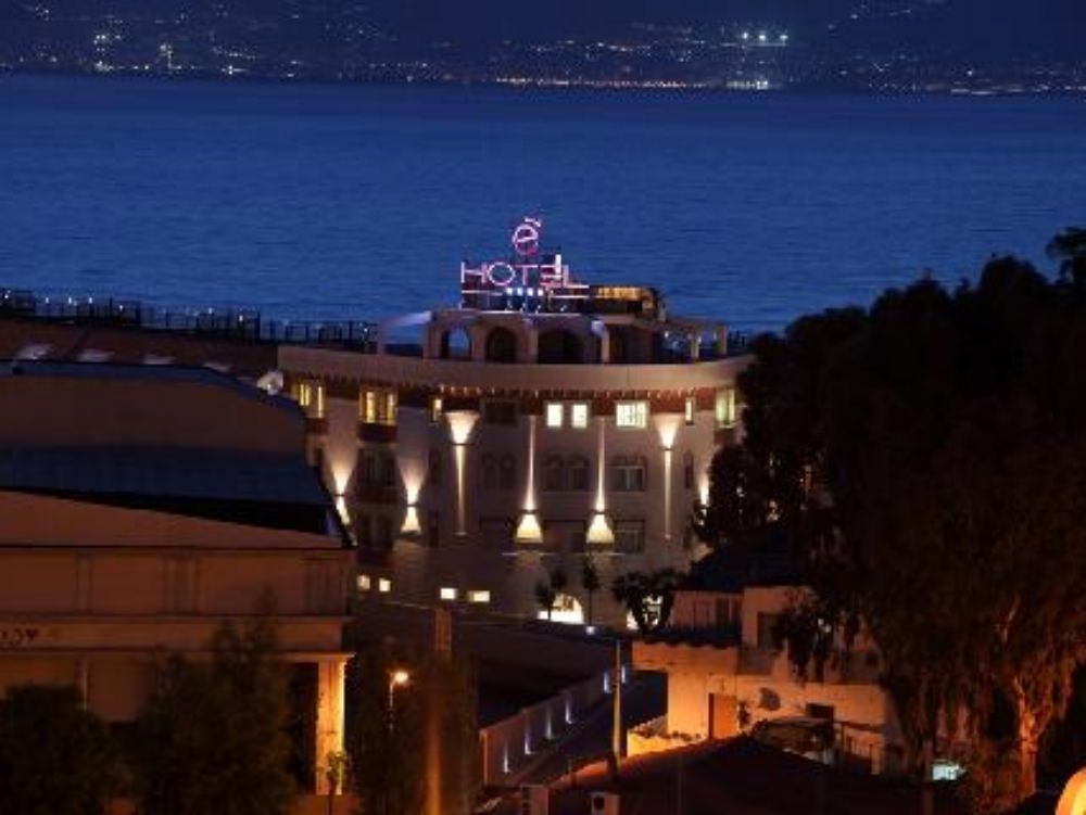 Violate le normative edilizie, sigilli all`È Hotel di Reggio