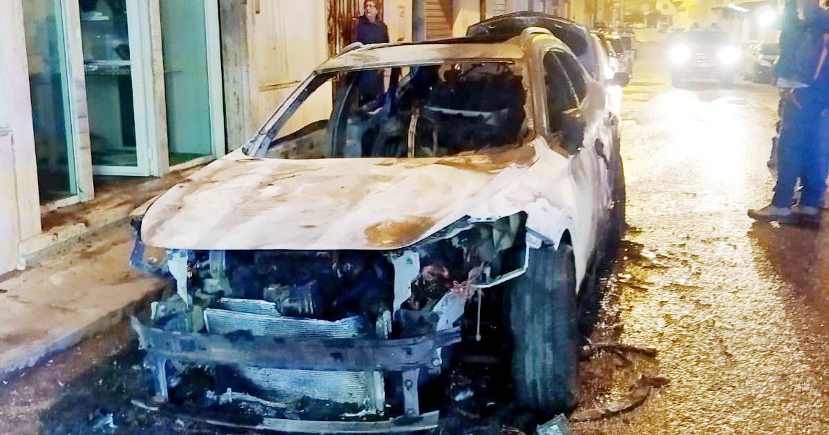 Lamezia, incendiata l’auto dell’avvocato Cerra, condannato il presunto autore