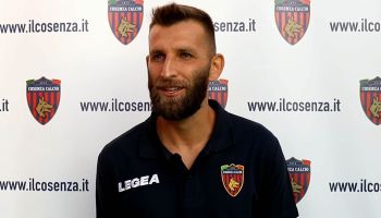 Mirko Bruccini, il calcio che non finisce mai: il Cosenza, la Serie B e l’ennesimo gol (a 40 anni) che vale una promozione