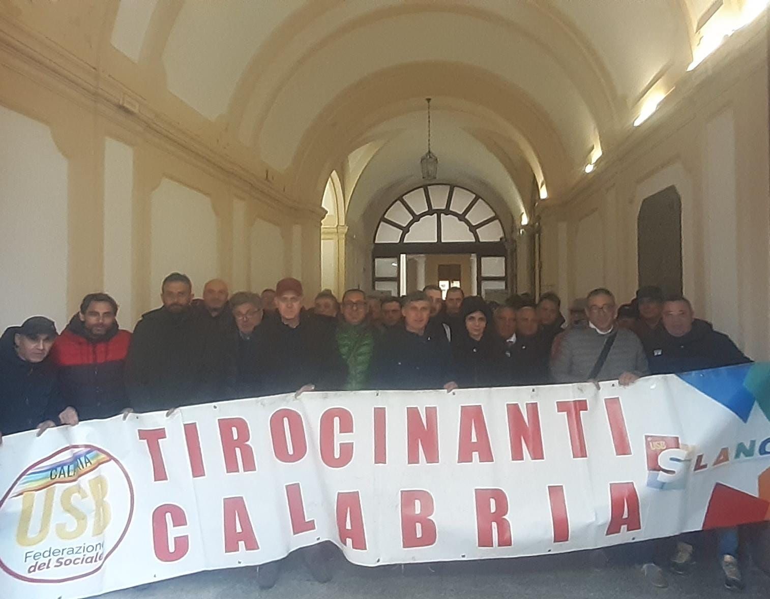 «Tirocinanti abbandonati a se stessi». Scatta la protesta a Catanzaro