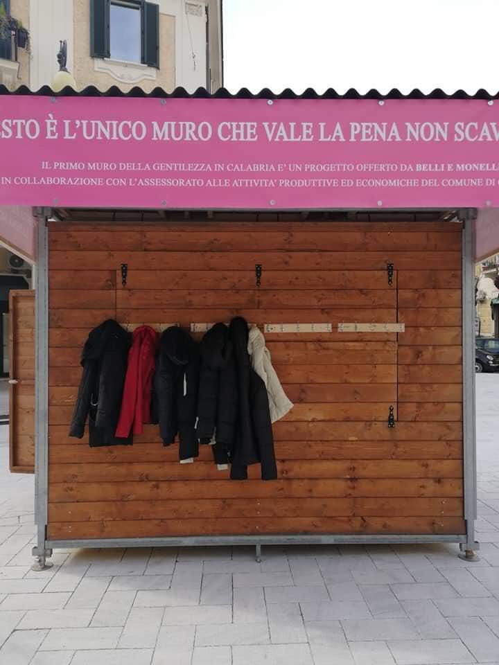 Nasce a Cosenza il “muro della gentilezza”