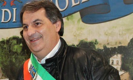 Carolei, perde il reddito di cittadinanza e aggredisce il sindaco