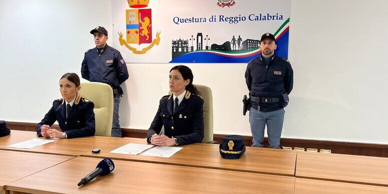 Si fingono postini per truffare un’anziana, due arresti a Reggio Calabria