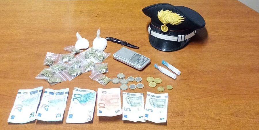 Beccato con cocaina e marijuana, in manette un 24enne di Isola Capo Rizzuto