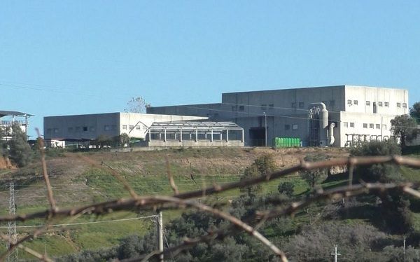 Emergenza rifiuti, i 35 sindaci della Sibaritide: «Peggiore del Covid-19»