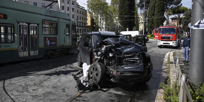 Con l’auto contro un tram, ferito il bomber della Lazio Immobile