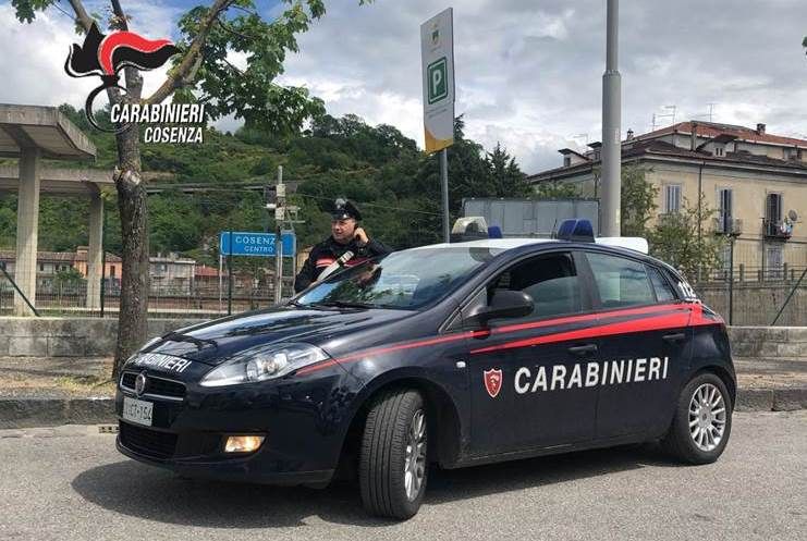 Beccato con un chilo di marijuana nel trolley, 19enne arrestato a Cosenza