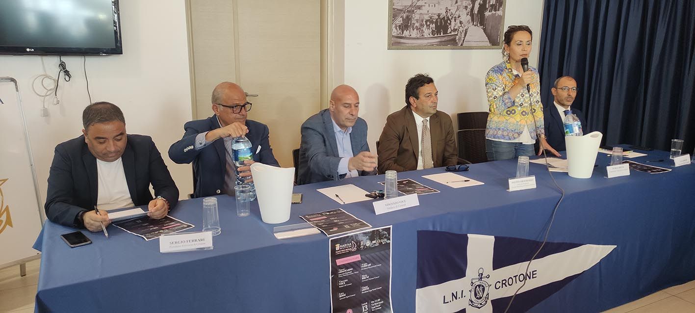 Vela, Crotone alla ribalta internazionale con la tappa del “Nastro rosa tour” – VIDEO