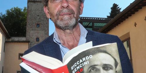 Il senatore Nencini con il suo libro "Solo"