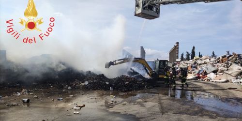 incendio rifiuti lamezia