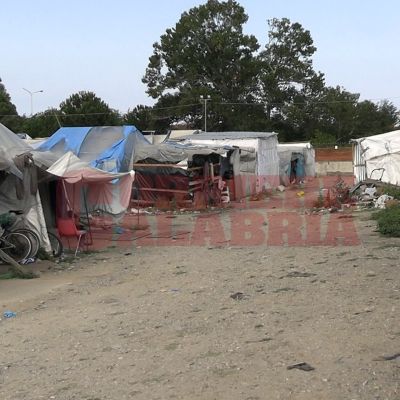 Smantellamento della tendopoli di San Ferdinando, la Prefettura: «Conclusa una fase storica»