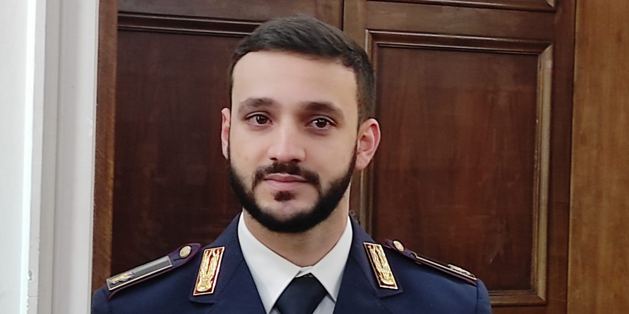 Catanzaro abbraccia il poliziotto che ha salvato un bimbo a Bologna: «Ma non sono un eroe» – VIDEO