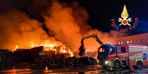 campo-calabro-incendio-ditta-rifiuti