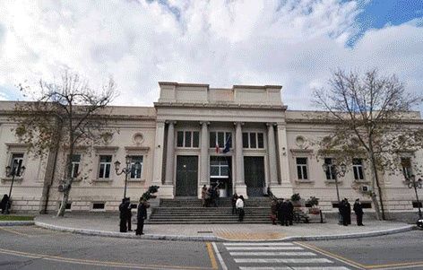 Notizie riservate in cambio di denaro, assolto poliziotto  