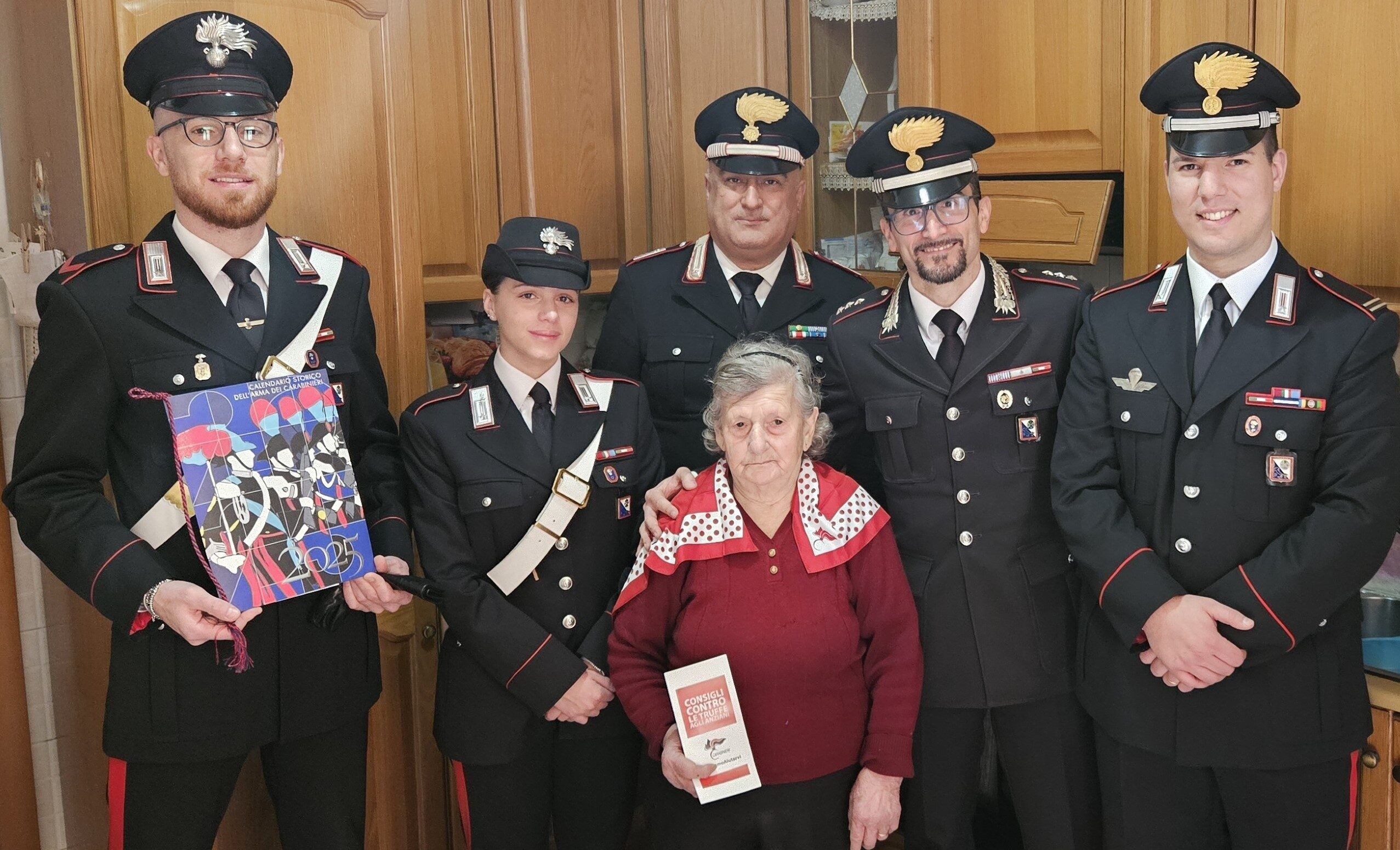 Si fingono carabinieri e truffano un’anziana nel Catanzarese, arrestate tre persone – VIDEO