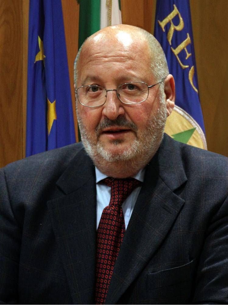 Guagliardi contro i "pacchi" della politica