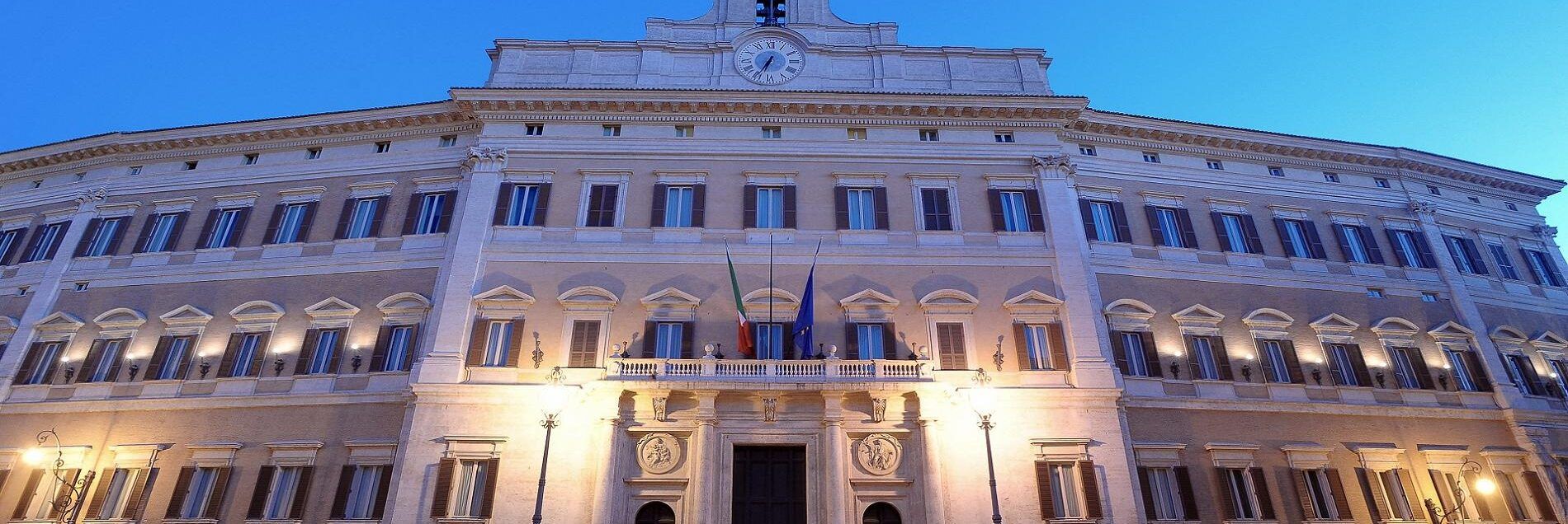 Manovra, aumentano a 600 euro le pensioni minime. Slitta la rottamazione