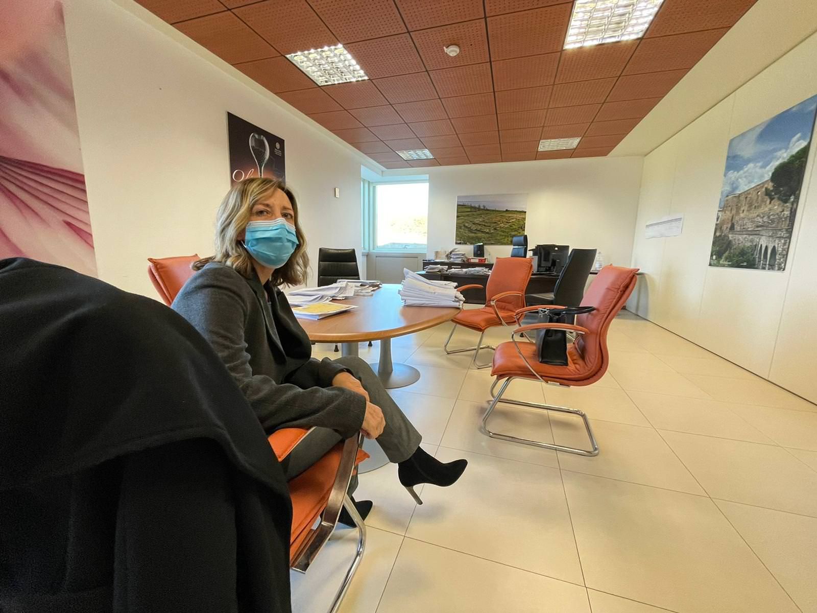 Caos sanità, Italia Viva "occupa" l'ufficio (vuoto) del Commissario