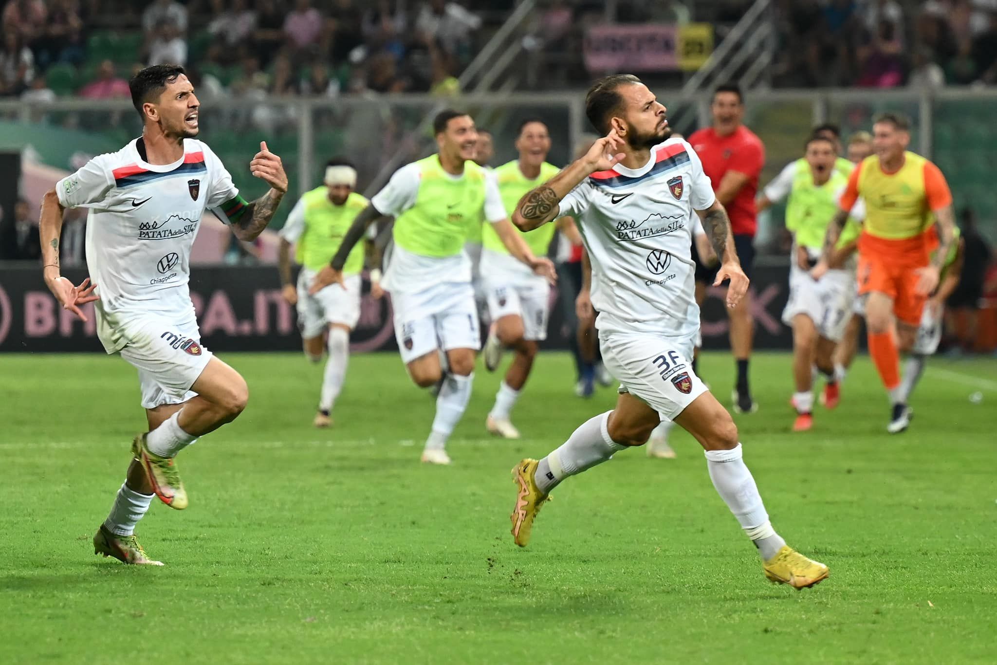 Vittoria del Cosenza sul Palermo: decide un gol di Canotto nel finale