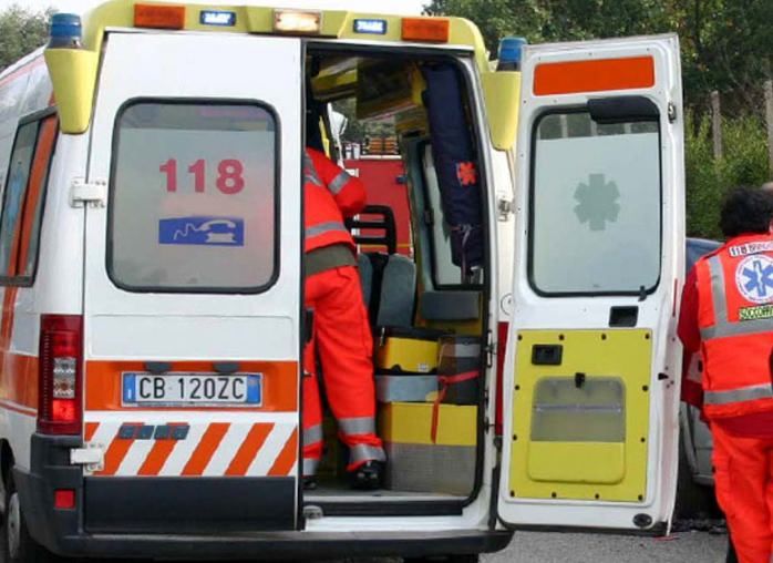 Tragedia a Corigliano, 14enne muore cadendo dalla bici