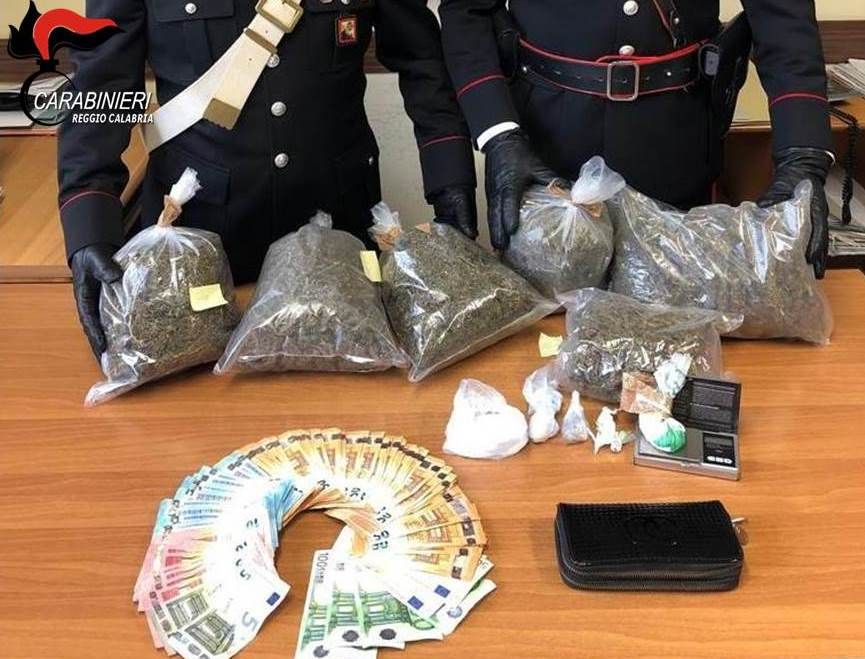 Aveva 3 kg di marijuana in cantina, arrestato 38enne a Reggio