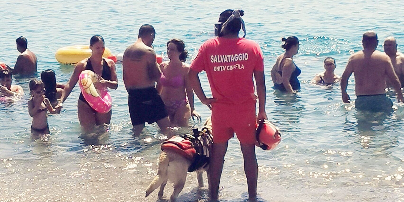 Unità cinofila salva quattro bambini a Catanzaro Lido. Erano in difficoltà su una canoa