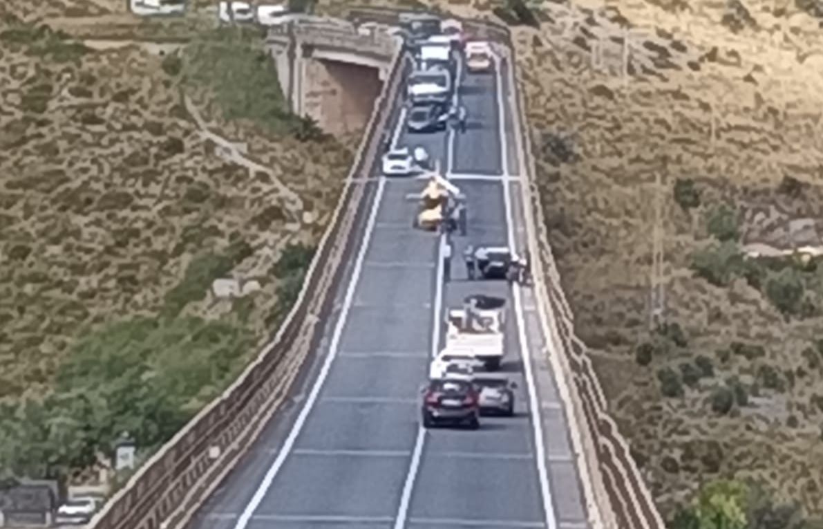 Interviene per un incidente sul Tirreno, ma urta un viadotto. Elisoccorso in tilt – VIDEO