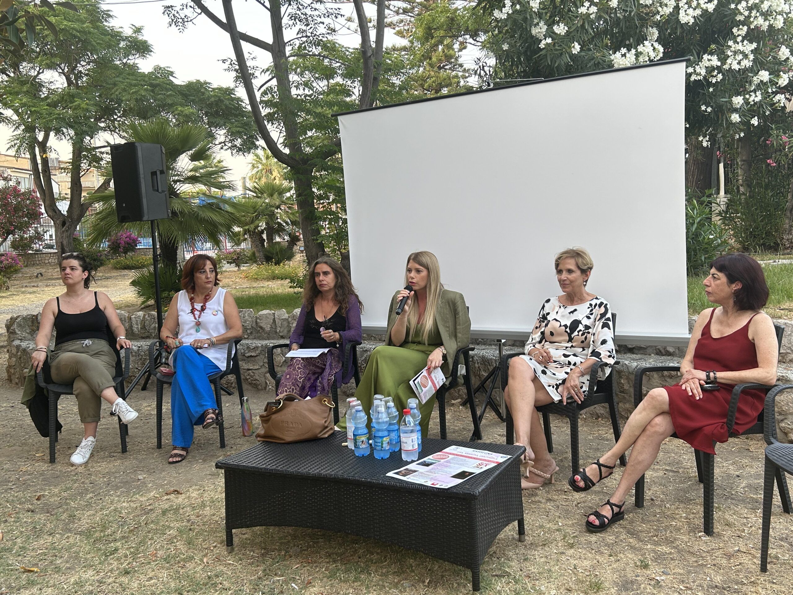 “Donne e omofobia”, a Siderno esperte a confronto. «Discriminazione in peggioramento» – VIDEO